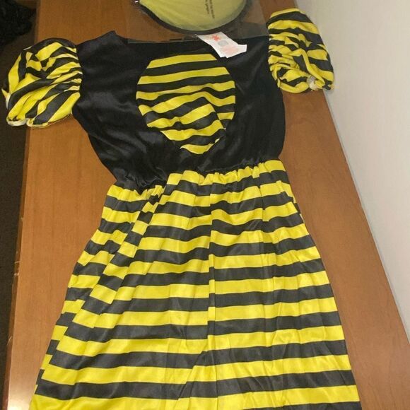 Nwt bumblebee costume includes dress and wings size girls meduim - Picture 2 of 2